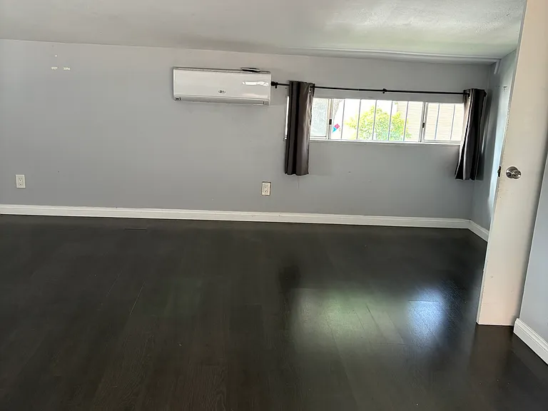 1040 Hoover Ave — Photo 11
