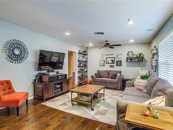 3rd image of 6809 Gammer Dr