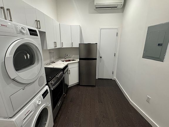 5th image of 100 Charlton St #4AA