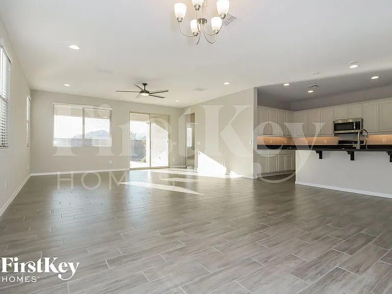 8411 S 164th Dr — Photo 5