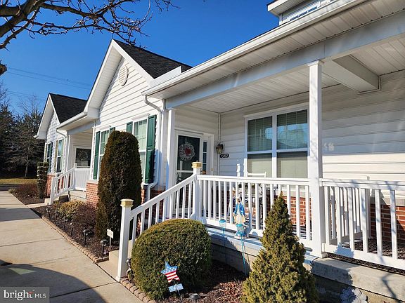 2nd image of 15002 Dahlia Dr