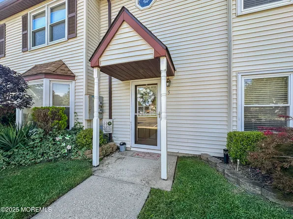 5 Forge Court, Jackson, NJ 08527