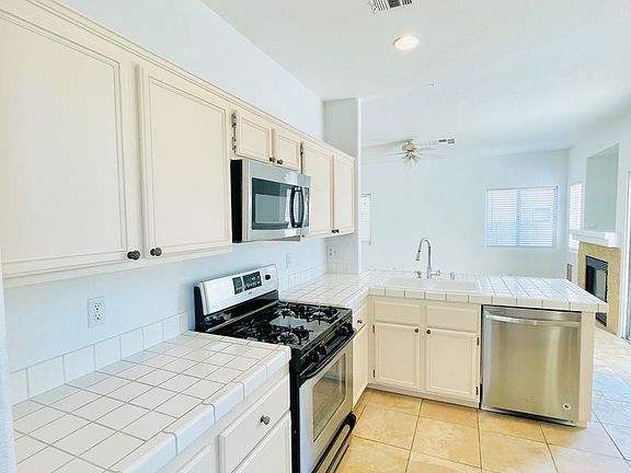 5th image of 9113 Chenin Ave
