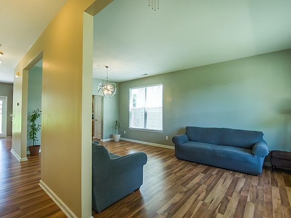 5th image of 266 Stobhill Ln
