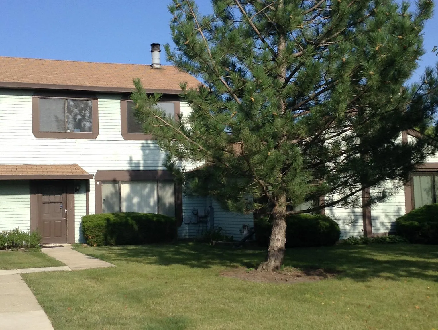 3 bed, 1.5 bath, 1188 sqft, $2,300 — Photo 1