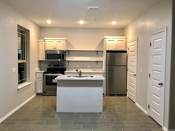 5th image of 409 E Ebony Ave #1