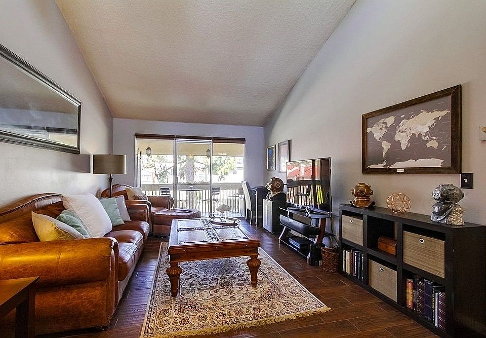 Top Floor Vaulted Ceilings!