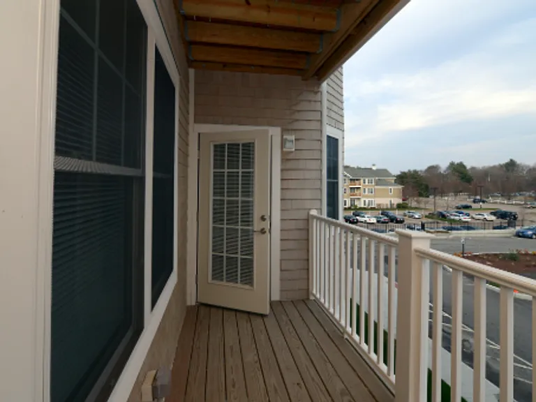 Edgewater Apartments — Photo 19