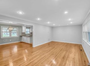 17 Linden St, Ramsey, NJ 07446