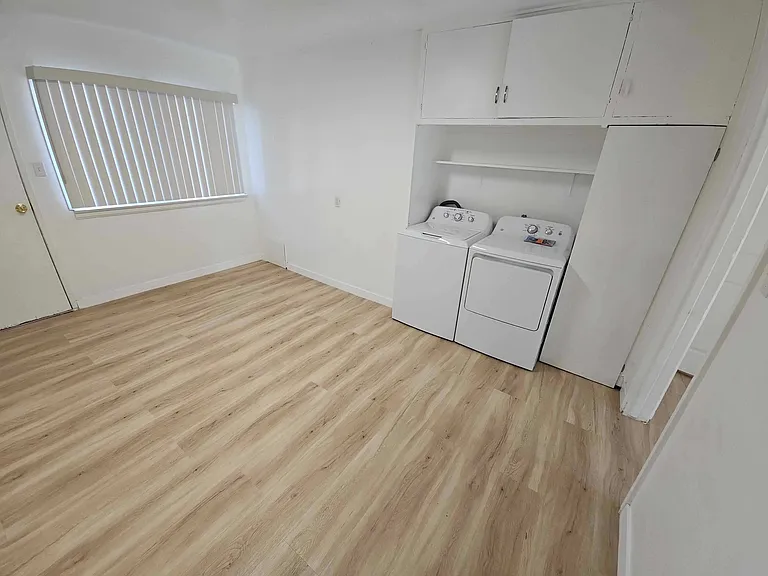 Vanowen St — Photo 12