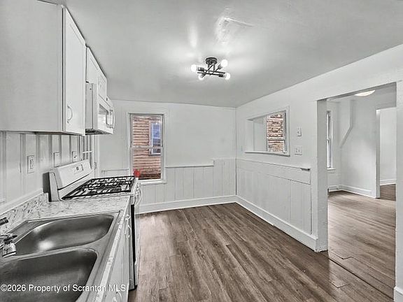 3rd image of 907 Green Ridge St #1