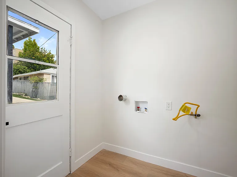 2521 Manhattan Ave — Photo 15