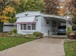 34 Sycamore Dr #34, Olmsted Falls, OH 44138