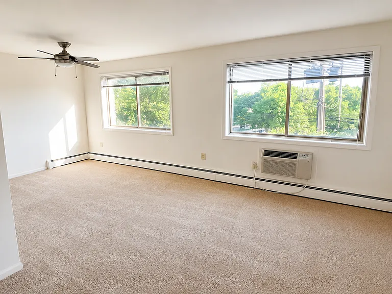 Foxhall Terrace — Photo 74