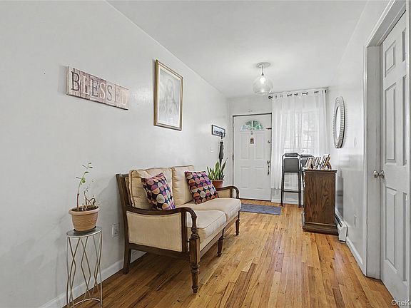 3rd image of 2722 Wallace Avenue