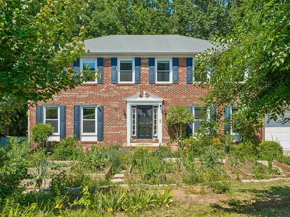 100 Lost Tree Ln, Cary, NC 27513