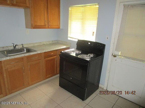 5th image of 3015 Phyllis St