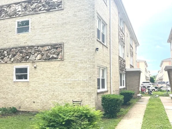5214 N Potawatomie Ave, Chicago, IL 60656