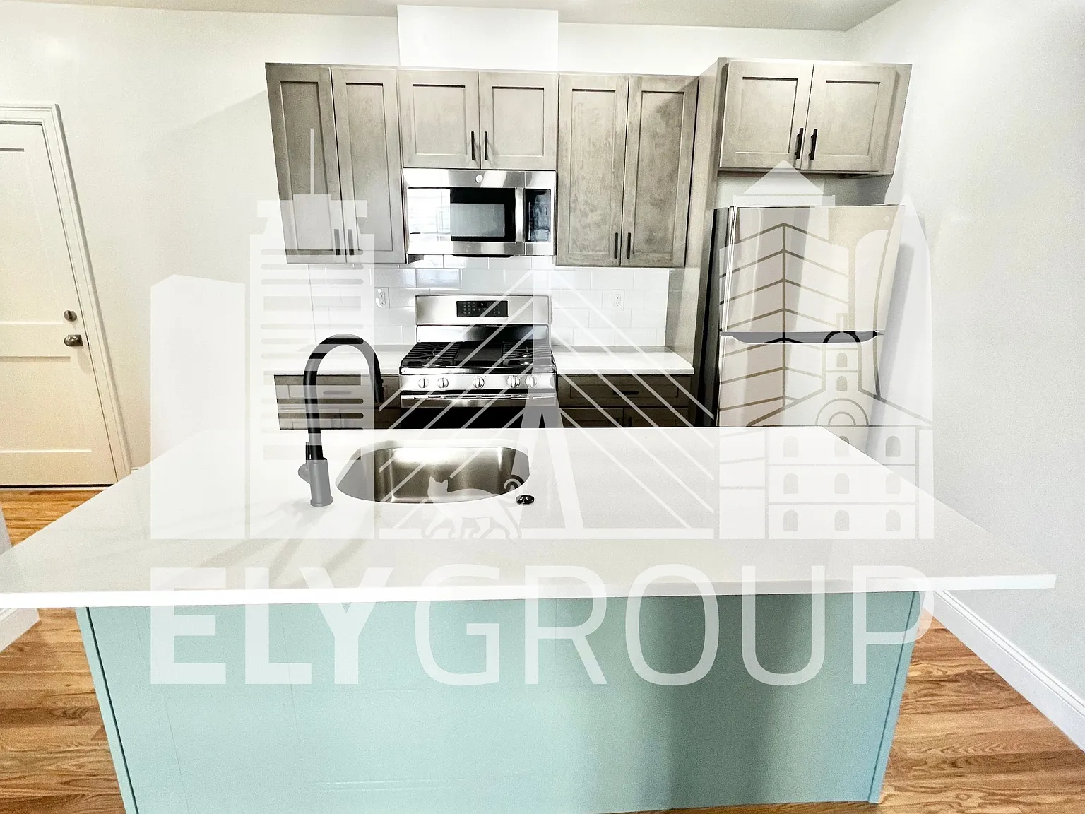 3 bed, 1.5 bath, 700 sqft, $3,275 — Photo 1