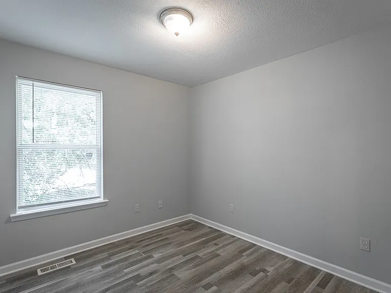 1621 Oak St — Photo 13
