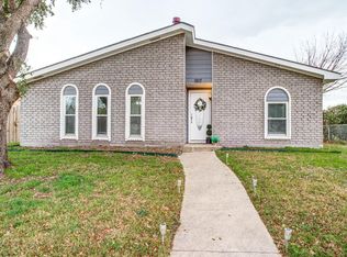 1817 Palmer Trl, Grand Prairie, TX 75052