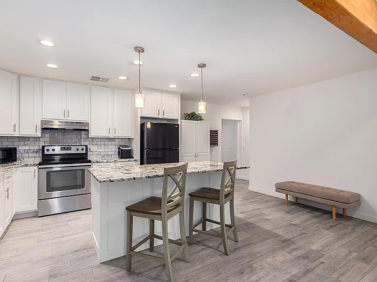 Kitchen- Bar seating