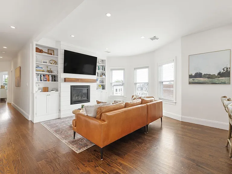 735 E 3rd St #3 — Photo 6