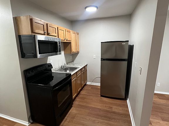 5th image of 823 N Jackson St APT 2