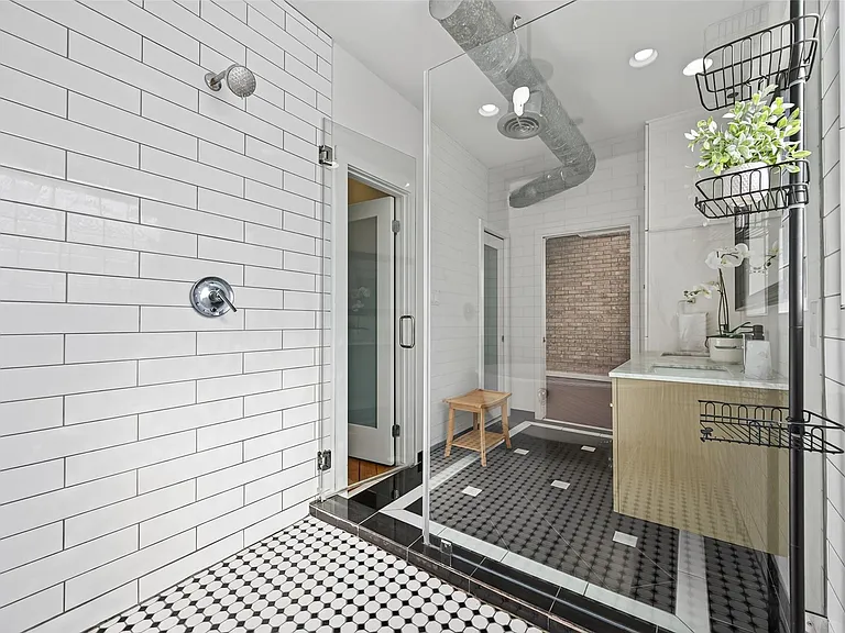 708 W Clay St — Photo 30