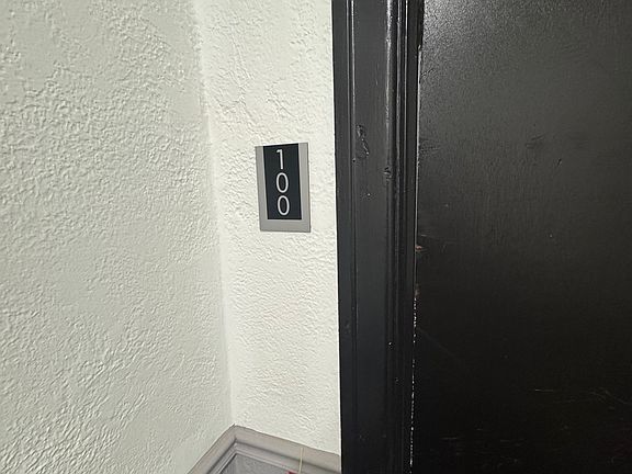 2nd image of 202 W Sedgwick St #100