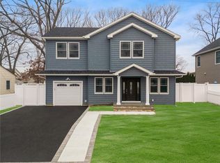 66 Park Ln, Massapequa, NY 11758