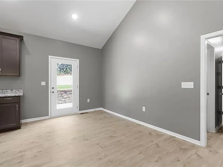 135 Cedar Ct — Photo 9