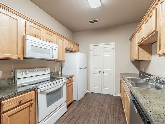 5th image of 100 Sunny Oaks Ct