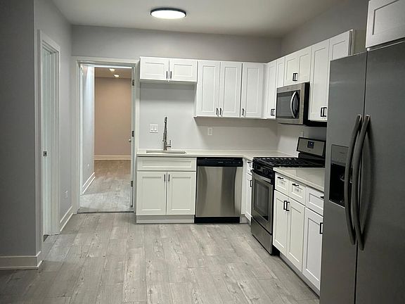 4th image of 3335 S Hoyne Ave #1