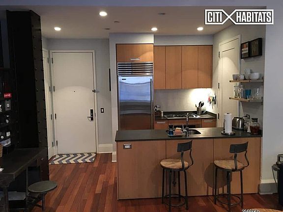3rd image of 71-73 Nassau St #3B