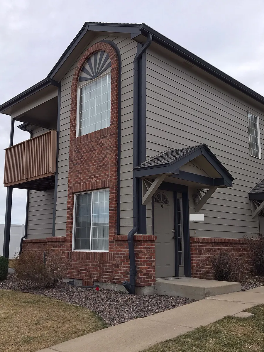 Front - 960 W 112th Ave