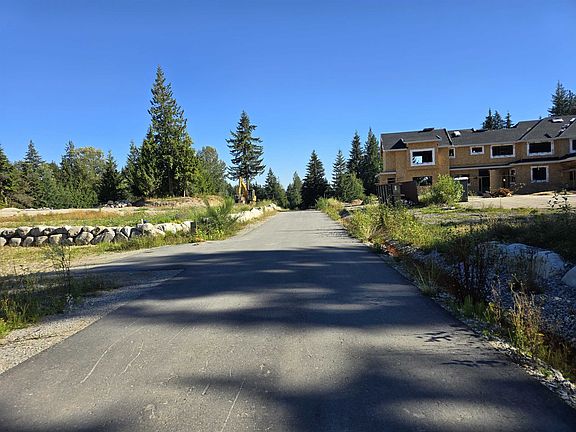 4th image of 32221 Richards Ave