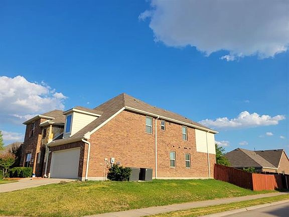 3rd image of 1537 Castle Creek Dr