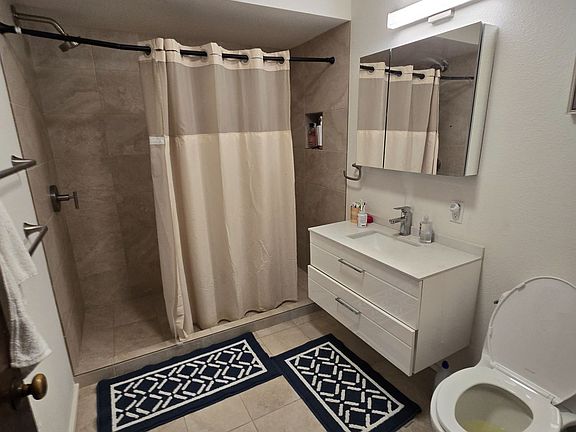 5th image of 721 Cherry Ave NE #1