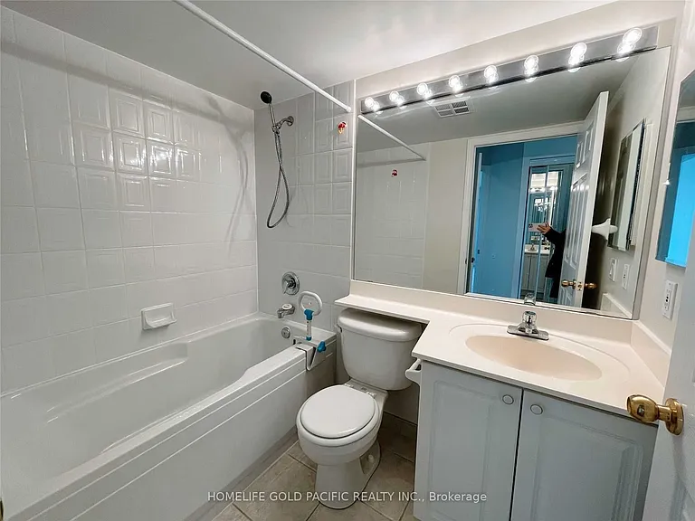 8 Hillcrest Ave #1007 — Photo 9