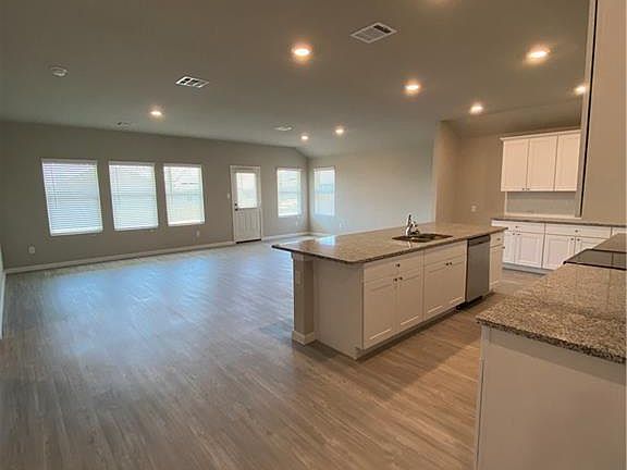 3rd image of 2486 Moselle Ln