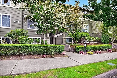 1931 23rd Pl NE Photo 1 1931 23rd Pl NE Photo 1