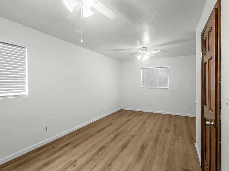 1143 N Ironwood Ct #N — Photo 24