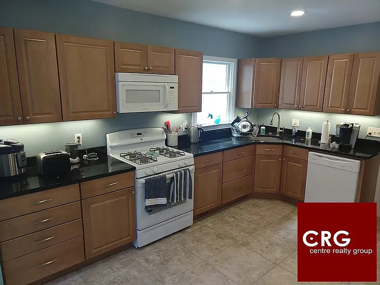 71 Simpson Ave — Photo 5
