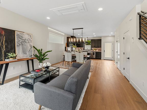 4th image of 3992 NE 35th Ave