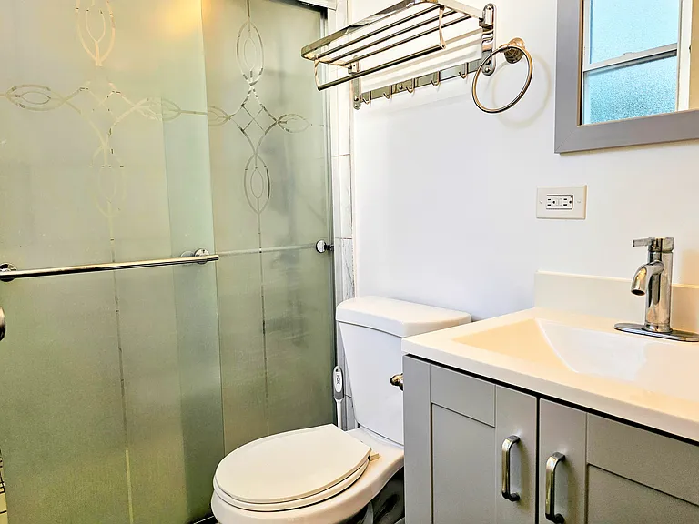 936 W 35th Pl #3F — Photo 7