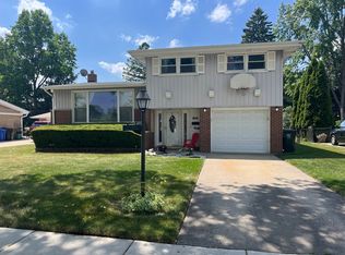 914 S William St, Mount Prospect, IL 60056
