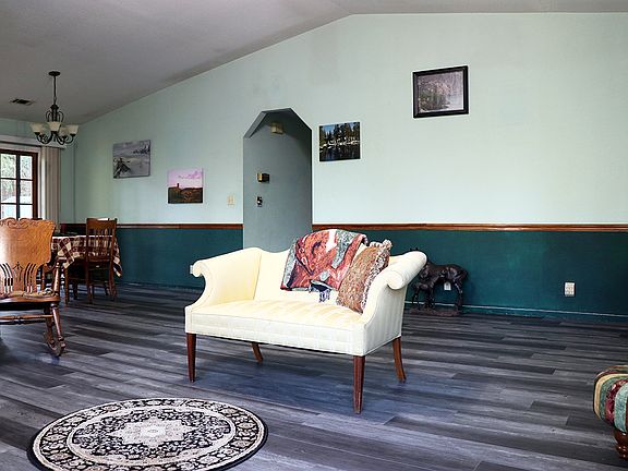 5th image of 25150 Castlewood Ln