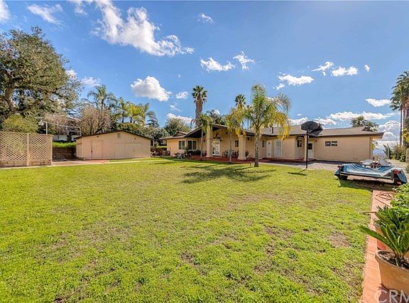 5th image of 611 E Sierra Madre Ave