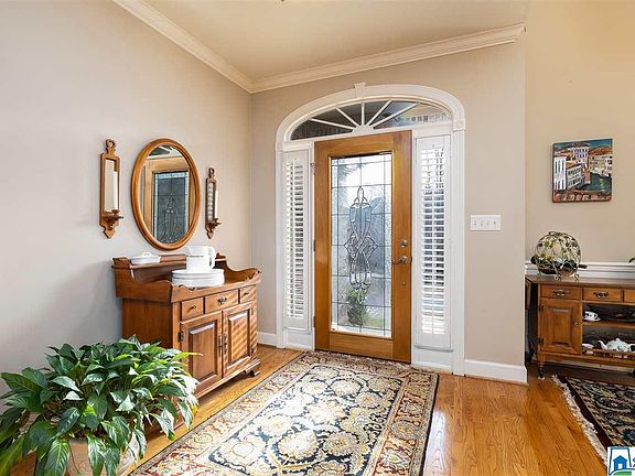 5th image of 7548 Surrey Ln